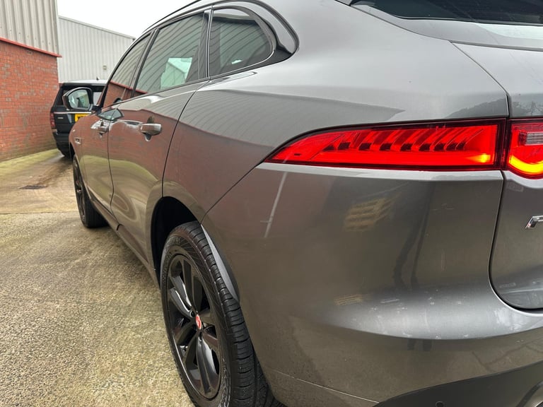2017 Jaguar F-PACE 2.0 D 180BHP *** HUGE SPEC  AWD R - SPORT EDITION *** AUTO