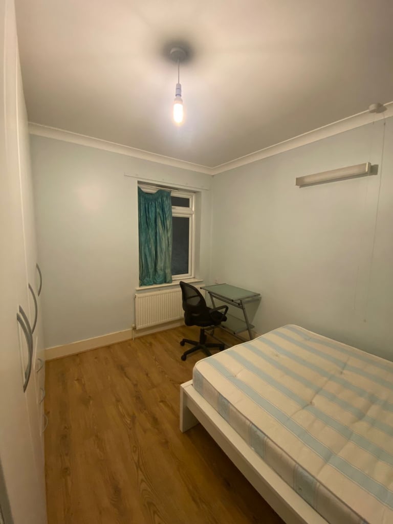 BEAUTIFUL DOUBLE ROOM FOR SINGLE PROFESSIONAL TO RENT IN HOUNSLOW 