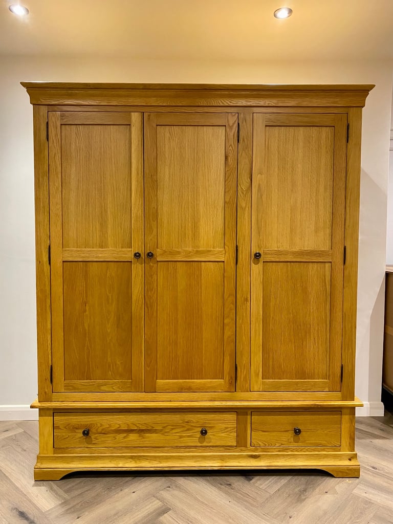Oak farmhouse Triple Wardrobe 