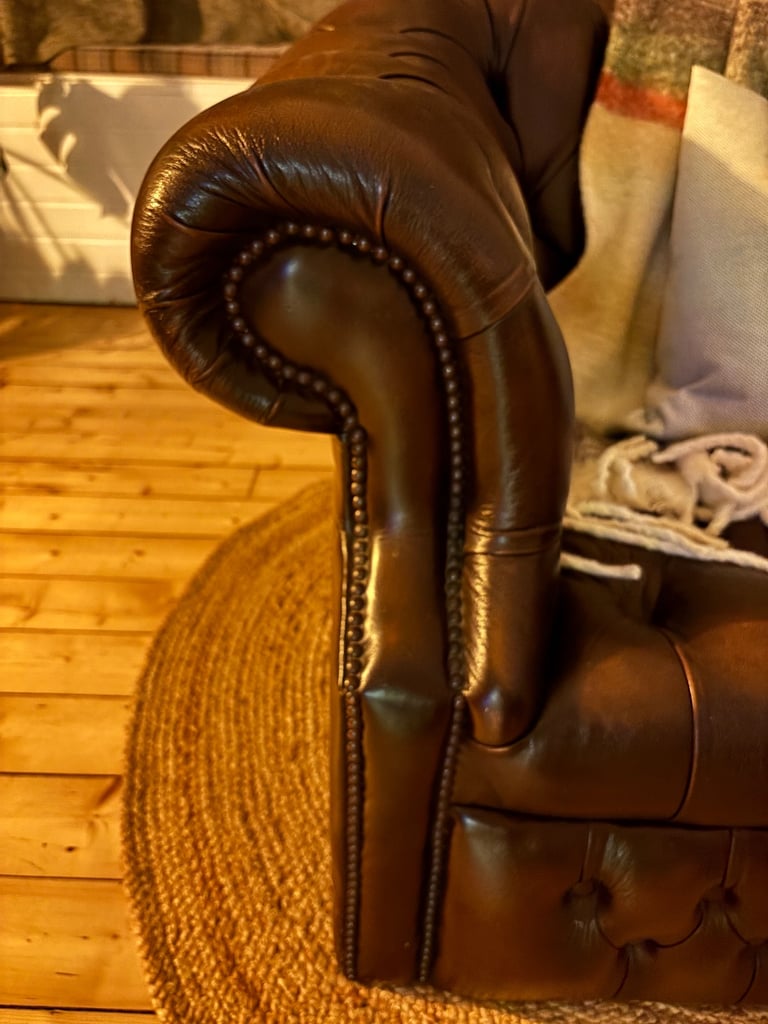 Brown leather chesterfield 