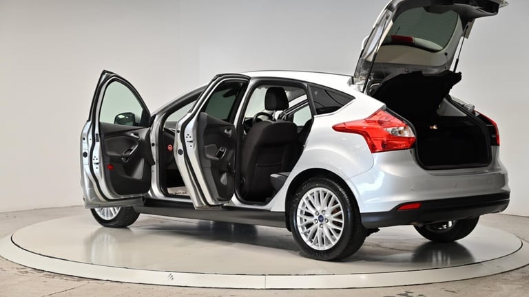 2014 Ford Focus 1.6 TDCi Zetec Euro 5 (s/s) 5dr HATCHBACK Diesel Manual