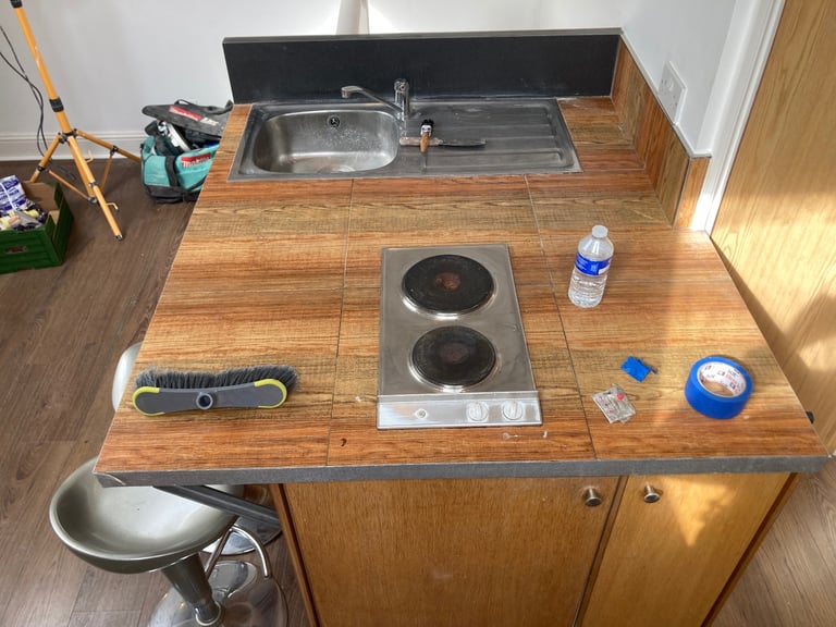 Includes Bills Top Studio Flat BathShower OpenDBedRoomKitchenDineSit VeryNearTubeBusShopsPark