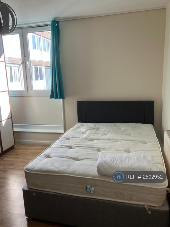 3 bedroom flat in John Parker Square, London, SW11 (3 bed) (#2592952)