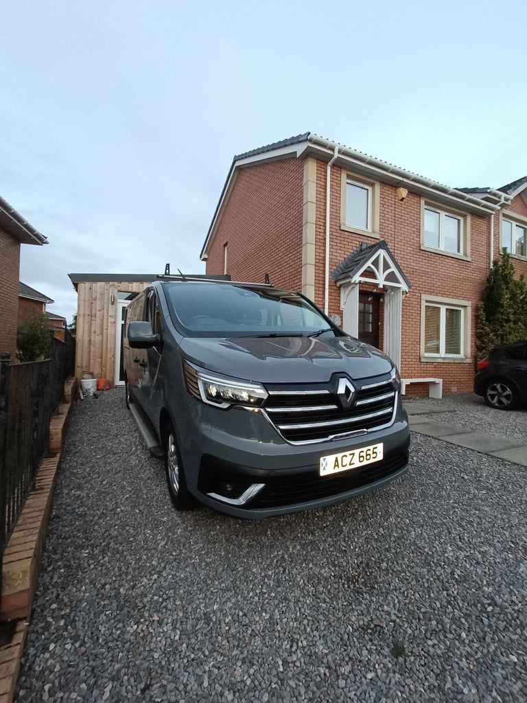 Renault Trafic Sport+ 6-Seater Crew Van