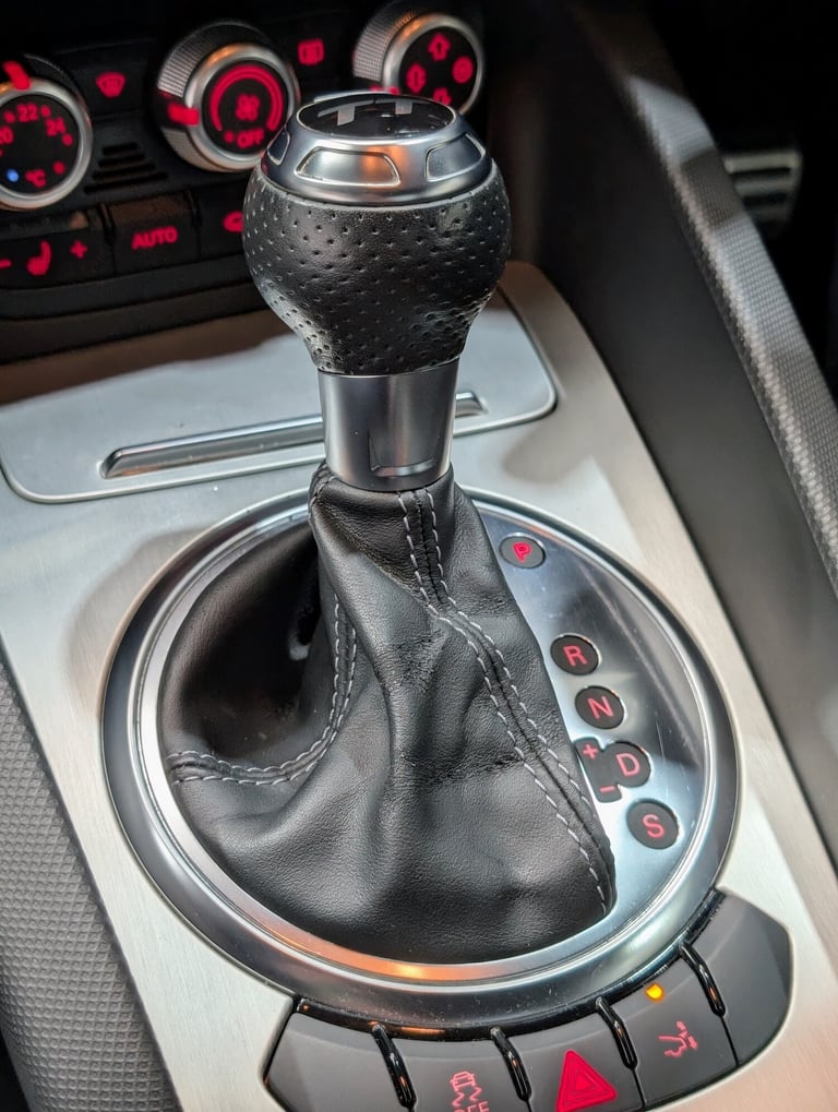 2011 AUDI TT 2.0 TFSI Quattro S-Line S-Tronic, 2 owners, daytona grey, alcantara