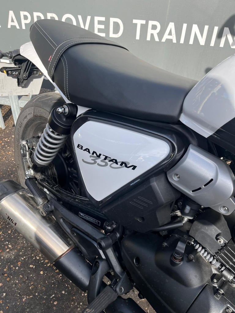 BSA Bantam 350cc Classic Style Motorcycle Avalon Grey Ex-Demo 204 Miles 2025