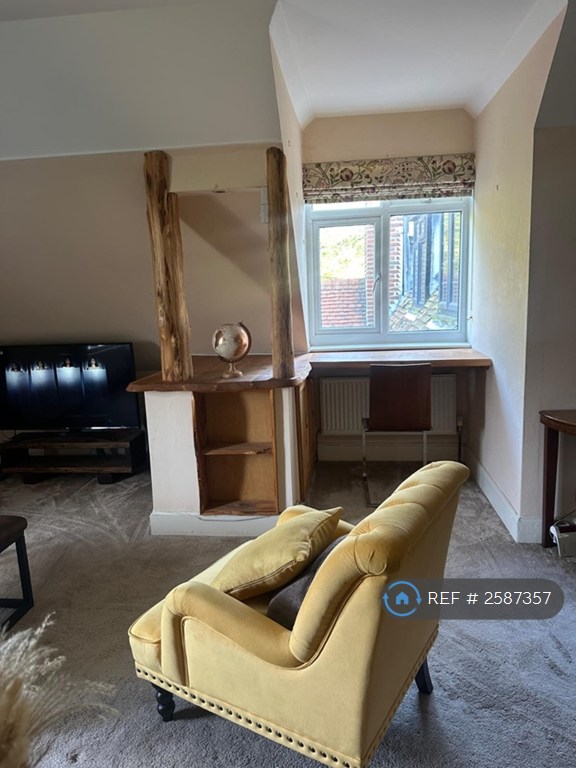 2 bedroom flat in Stangrave Hall, Godstone, RH9 (2 bed) (#2587357)