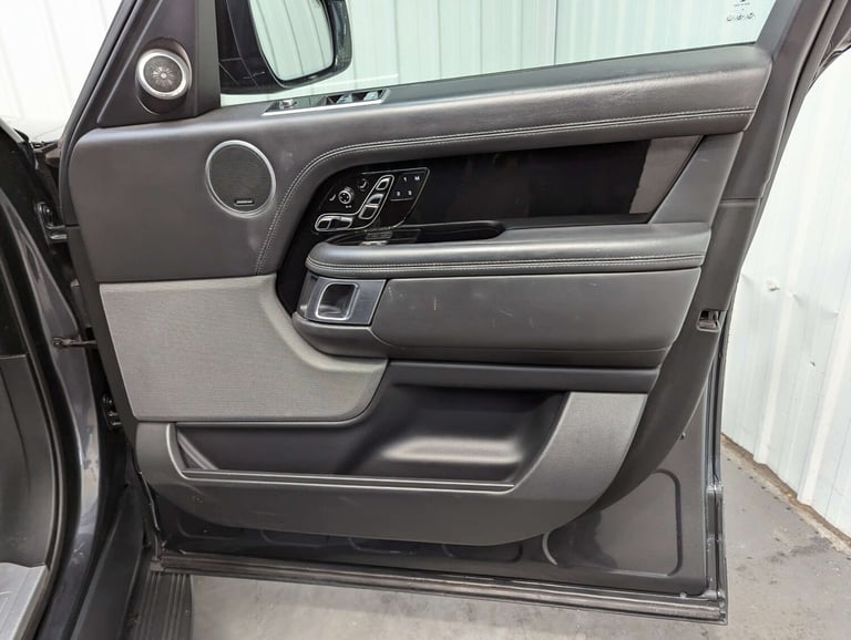 2018 Land Rover Range Rover 4.4 SDV8 Vogue SE 4dr Auto ESTATE DIESEL Automatic