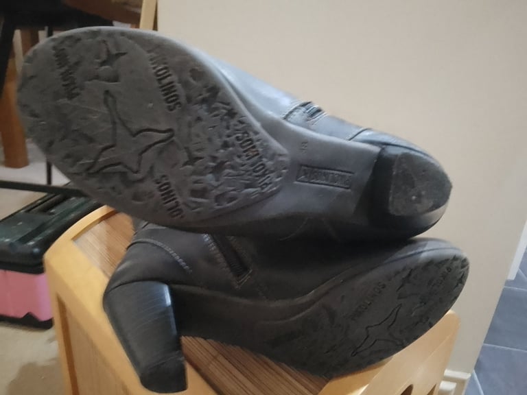 Pikolinos long black leather boots size 5