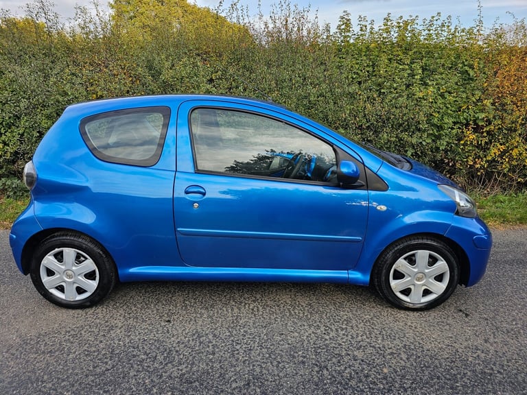2010 Toyota AYGO 1.0 VVT-i Blue 3dr HATCHBACK Petrol Manual