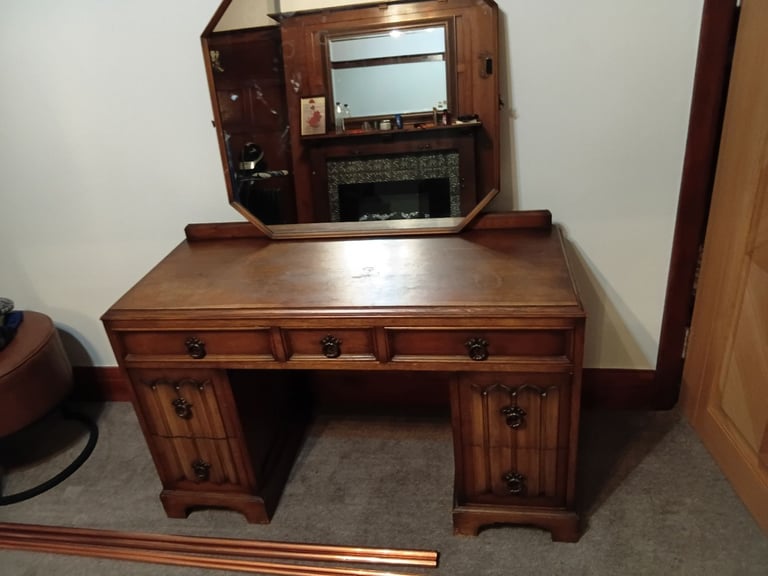 Vintage style dresser 