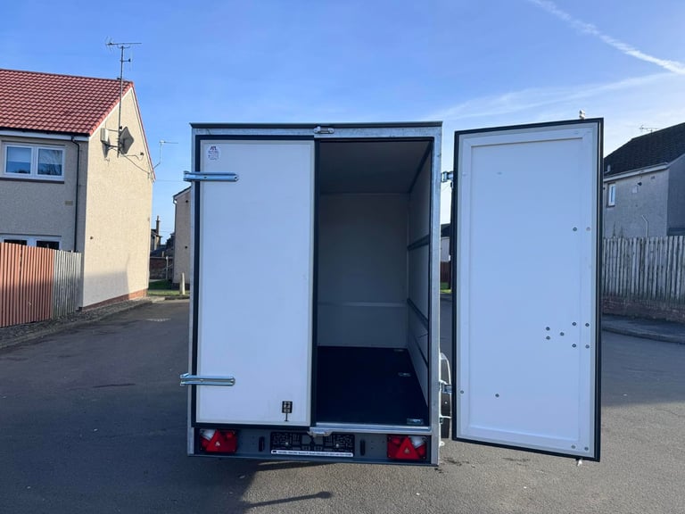 BRAND NEW 8FT X 5FT X 6FT SINGLE AXLE BOX TRAILER WITH BARN DOORS 1300KG BRAKED