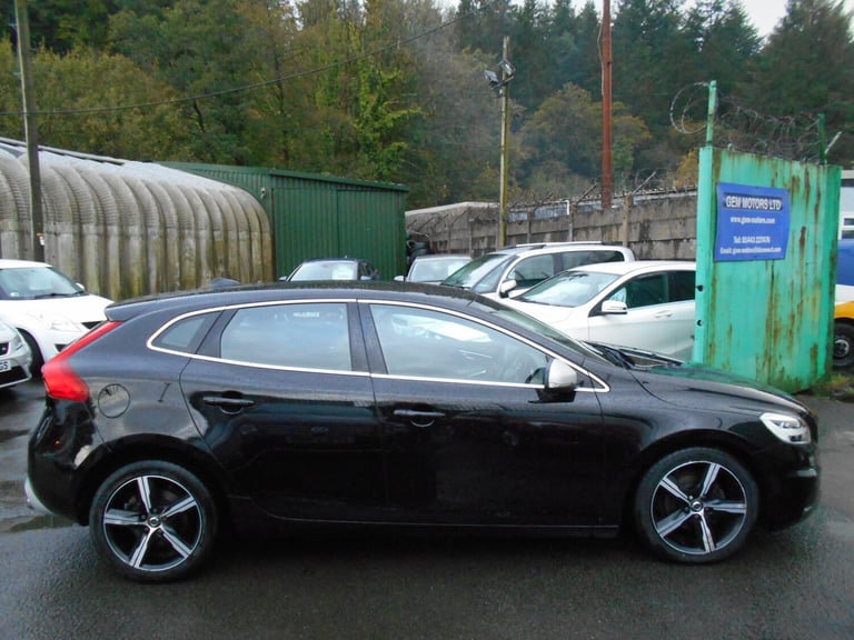 2017 Volvo V40 D2 [120] R DESIGN Nav Plus 5dr HATCHBACK Diesel Manual
