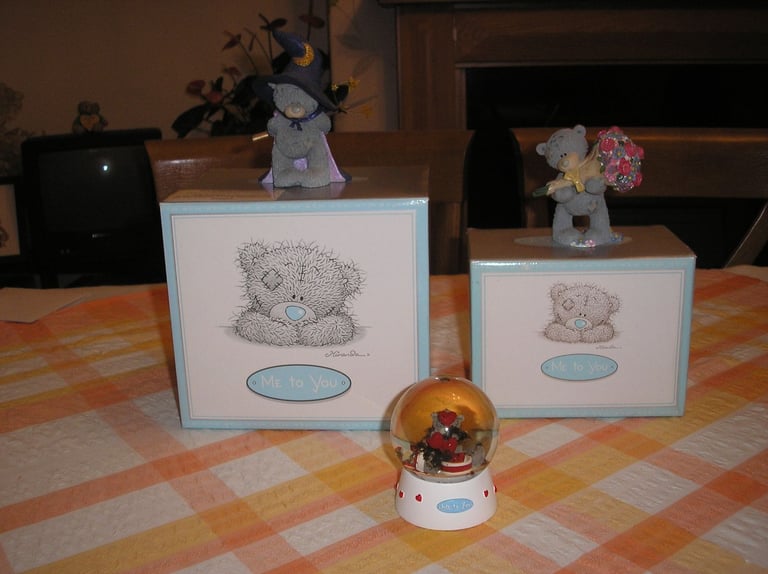 image for Me to You teddy holding flowers in box, new, all others sold.