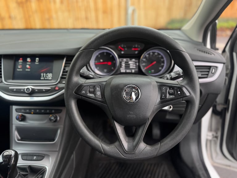2016 Vauxhall Astra 1.6 CDTi 16V Design 5dr HATCHBACK Diesel Manual