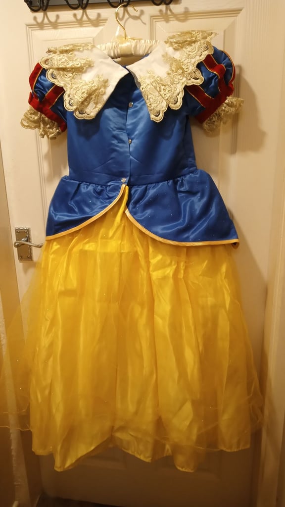 image for Deluxe snow white dress age 9 to 10 years old new £25