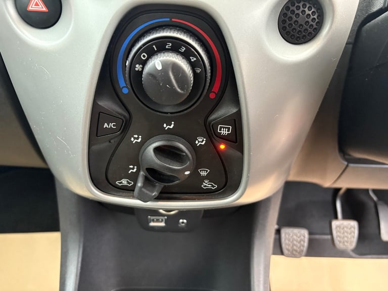 2014 Toyota AYGO 1.0 VVT-i X-Play 5dr HATCHBACK Petrol Manual