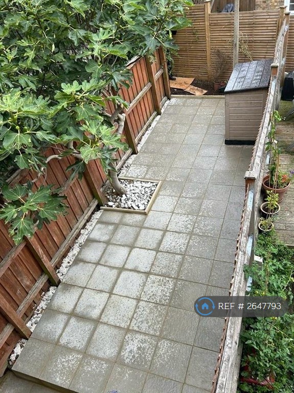 3 bedroom flat in Telford Avenue, London, SW2 (3 bed) (#2647793)