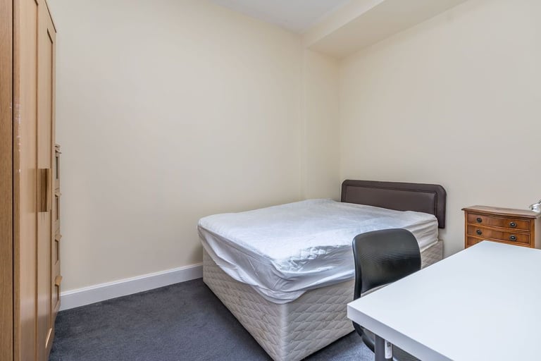 Spacious, 5 bedroom, HMO pending flat just off Lothian Road – available immediately