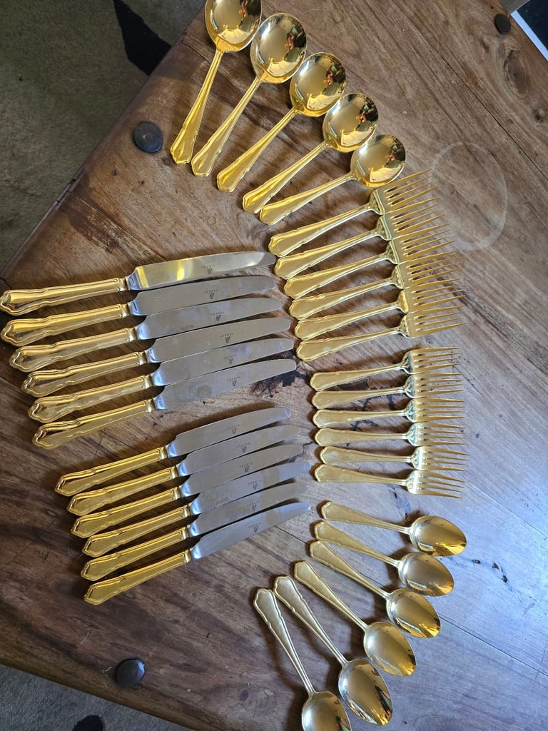 Gold plated top quality dinner cutlery set for 6 people - never been used