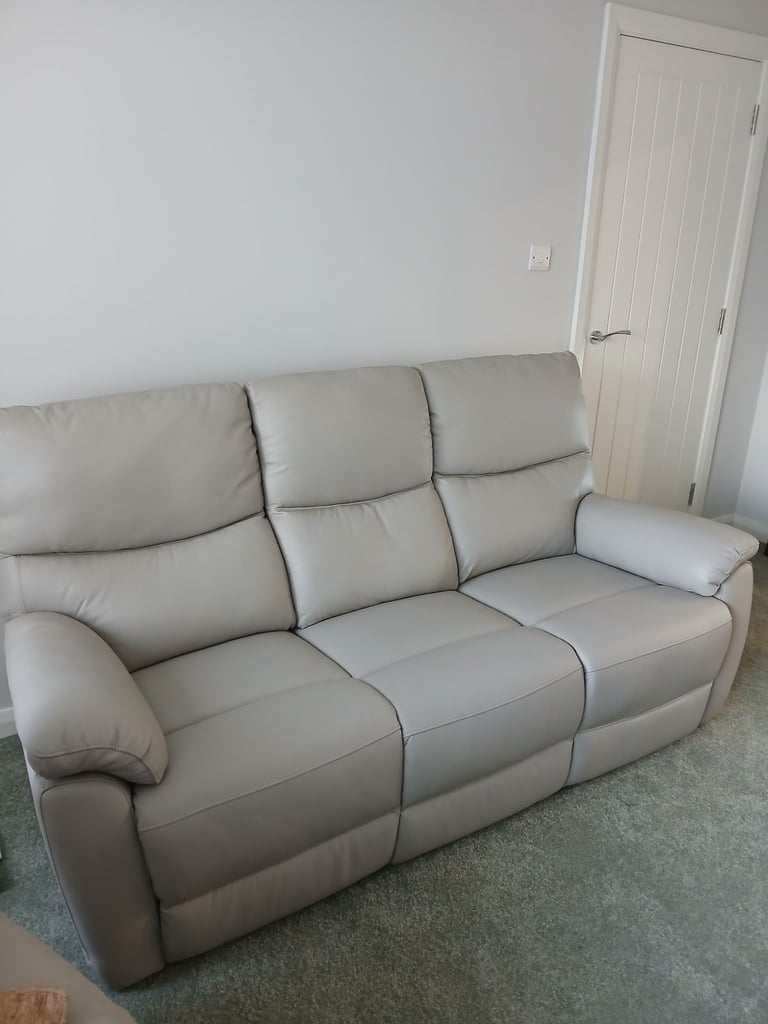 image for 3 1 1 sofa and arm chair recliner 