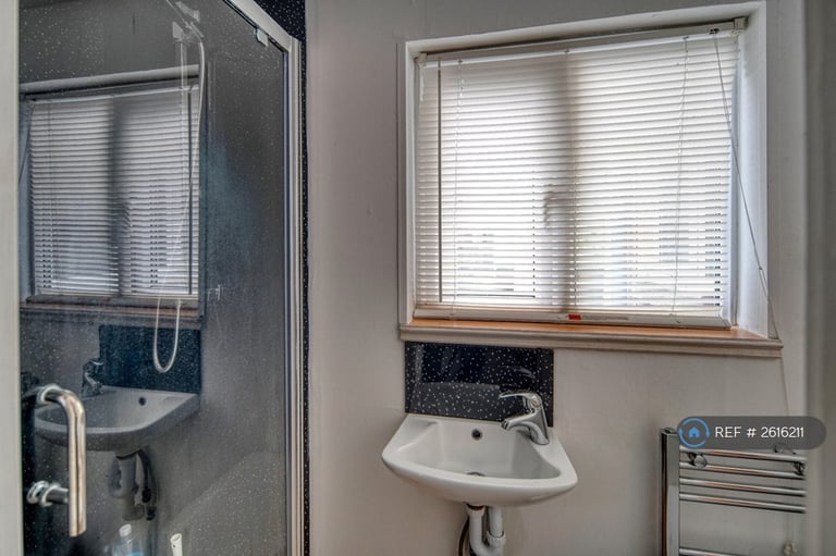 6 bedroom house in Haycombe Drive, Bath, BA2 (6 bed) (#2616211)