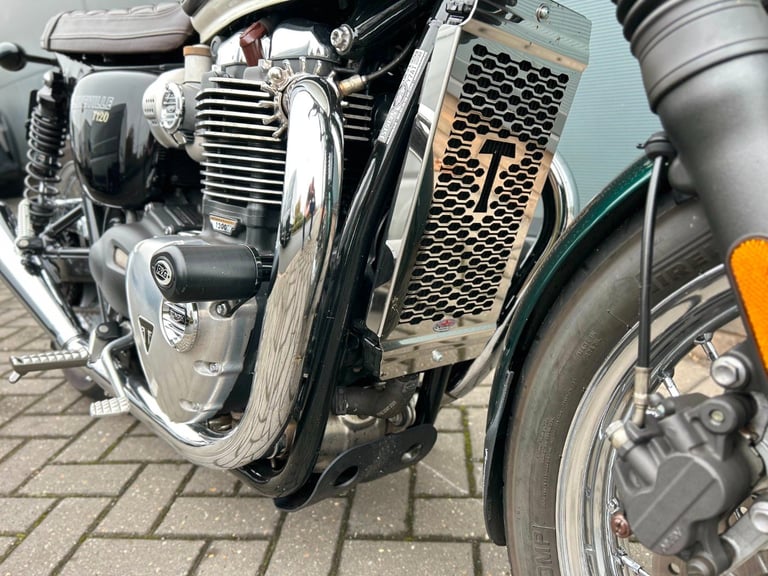 2019 Triumph BONNEVILLE T120 Bonneville T120 Jet Black Prestige Naked PETROL Manual