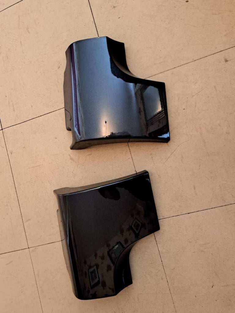 Focus st 3 door side skirts with end caps