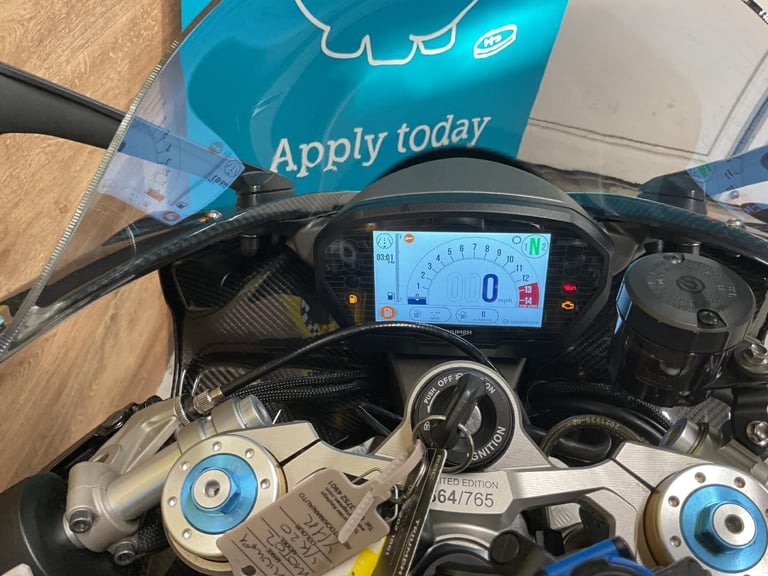 TRIUMPH DAYTONA MOTO2 765