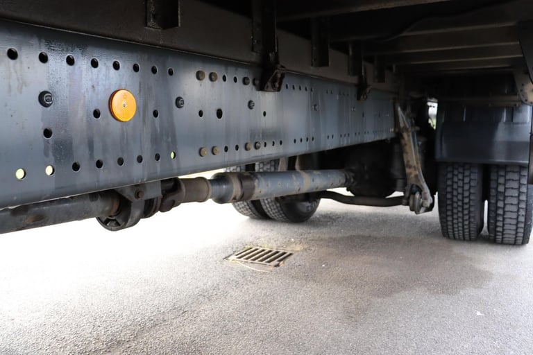 MERCEDES AXOR 1824 4X2 SLEEPER 26FT BOXVAN (2013)