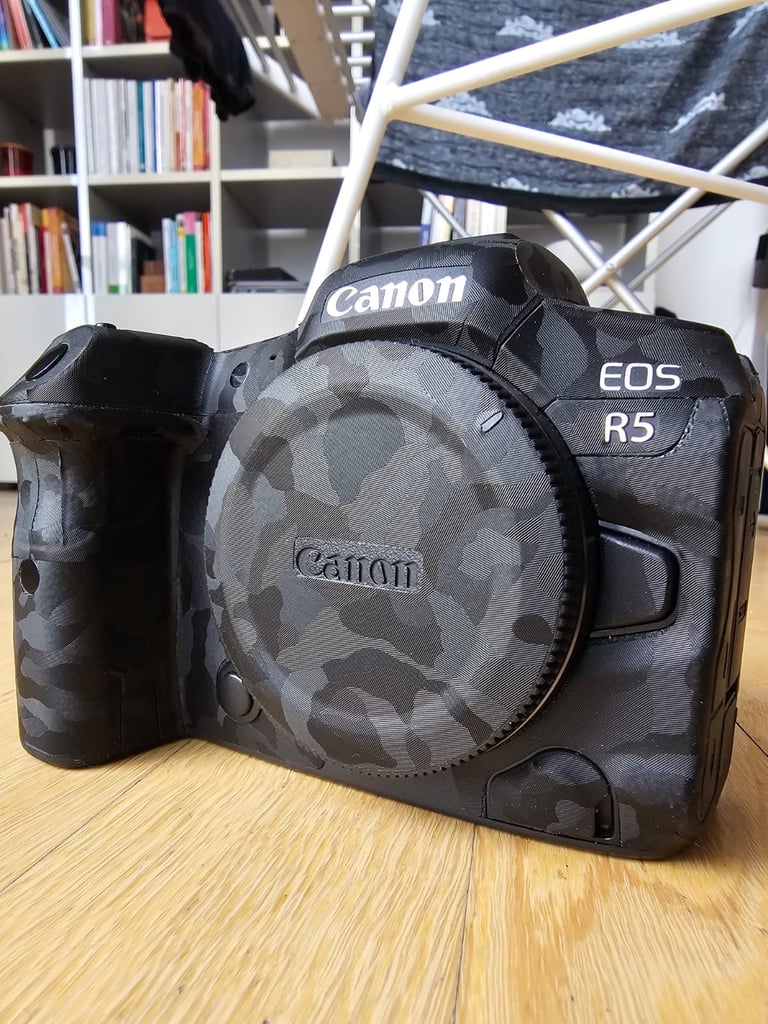 Canon EOS R5 + RF 24-105mm f/4L IS USM Kit – Mint Condition, Low Shutter Count, Boxed