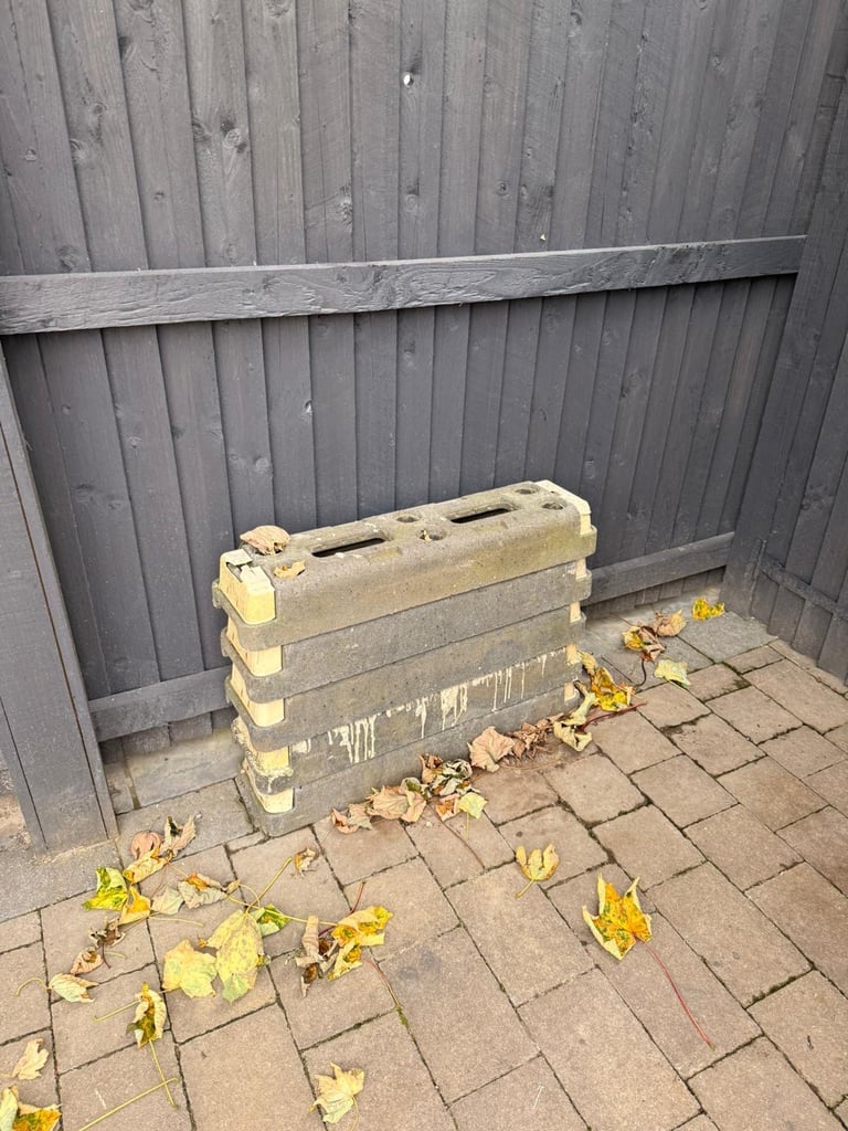 Heras fence panels (3) & feet (6)