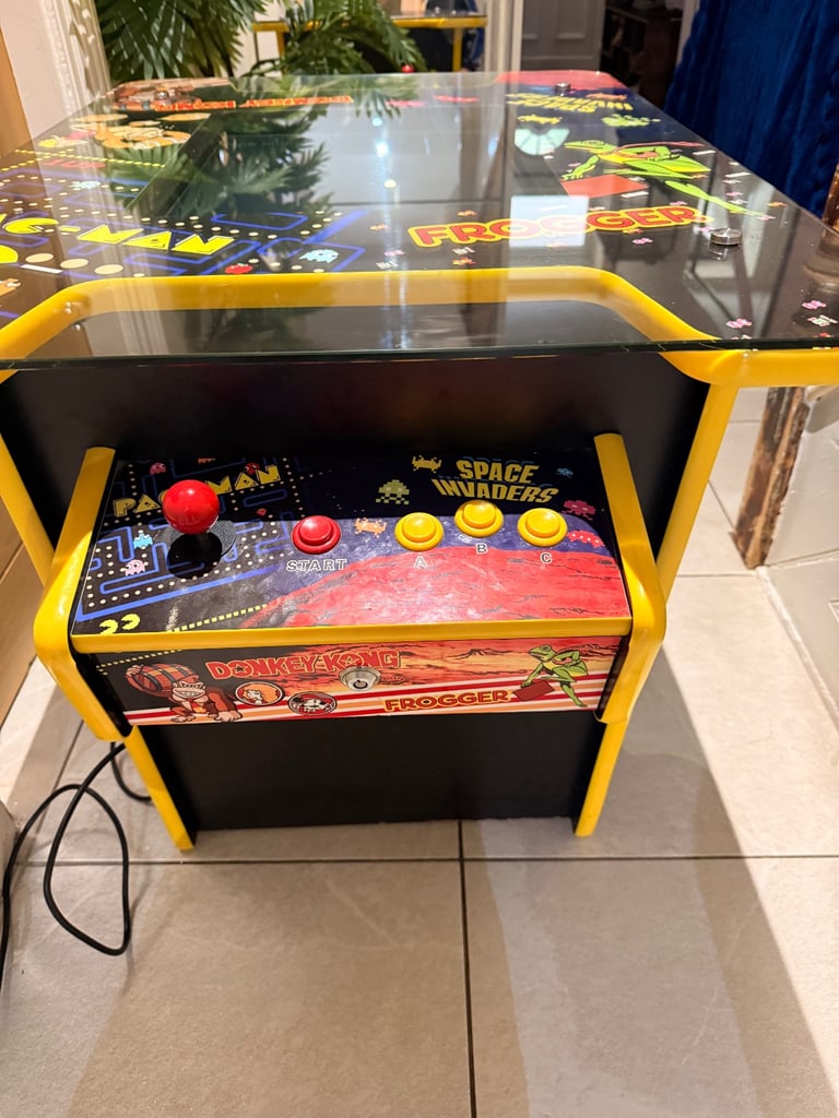 Multi game arcade gaming table 