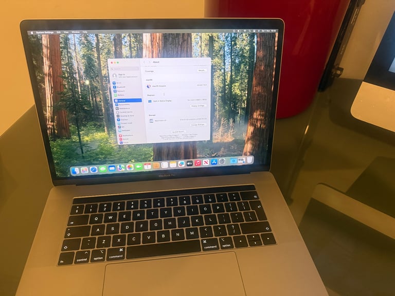 Apple MacBook Pro late 2018 15” i7 for sale 