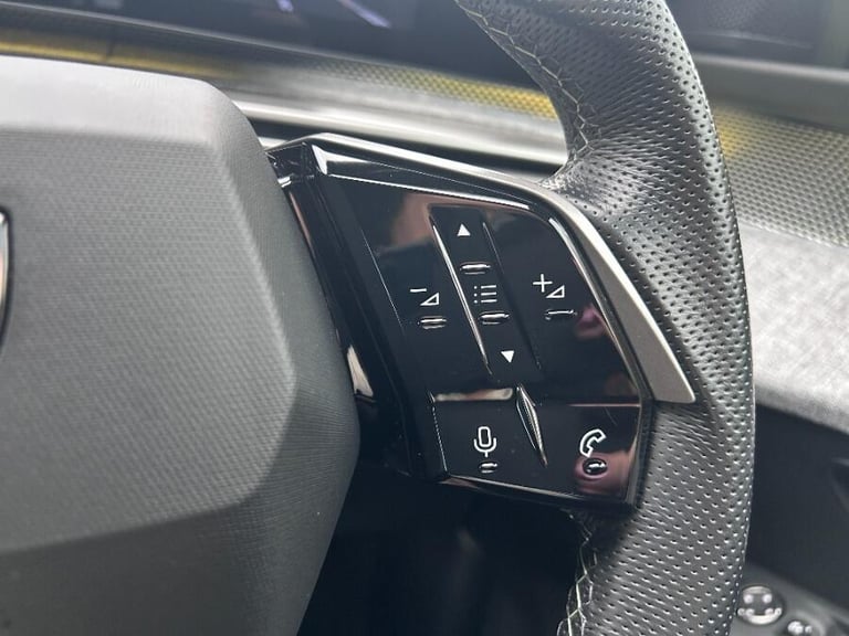 2025 Peugeot 5008 1.2 Hybrid Gt Suv 5dr Petrol Hybrid E Dsc6 Euro 6 (s/s) (136 Ps) HATCHBACK Petr...