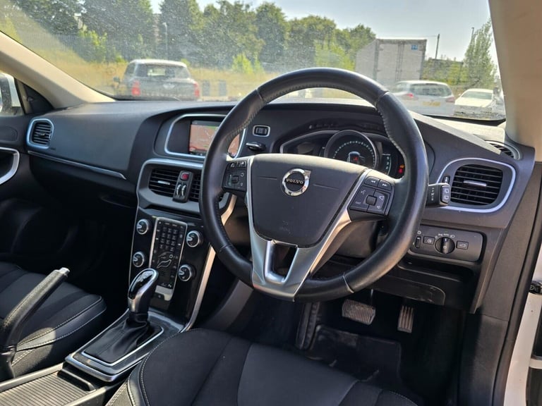 2019 Volvo V40 2.0 D2 Momentum Edition Auto Euro 6 (s/s) 5dr Hatchback Diesel Automatic