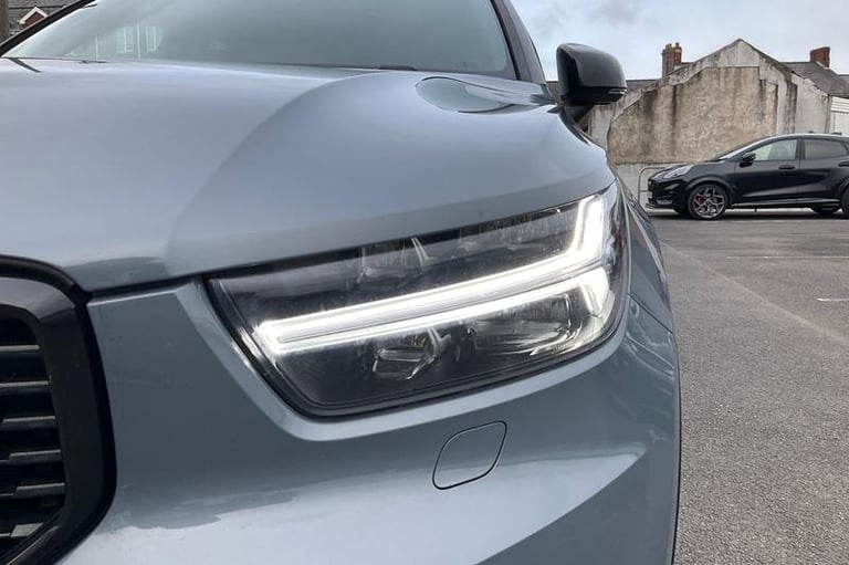 2020 Volvo XC40 2.0 B4P R DESIGN Pro 5dr Auto Semi-Auto Estate Petrol Semi Automatic