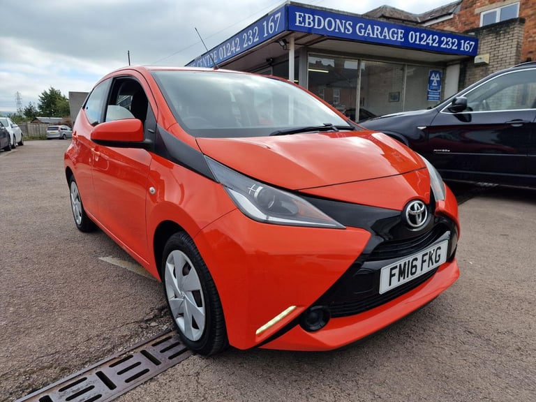image for TOYOTA AYGO 1.0 VVT-i x-play 2016