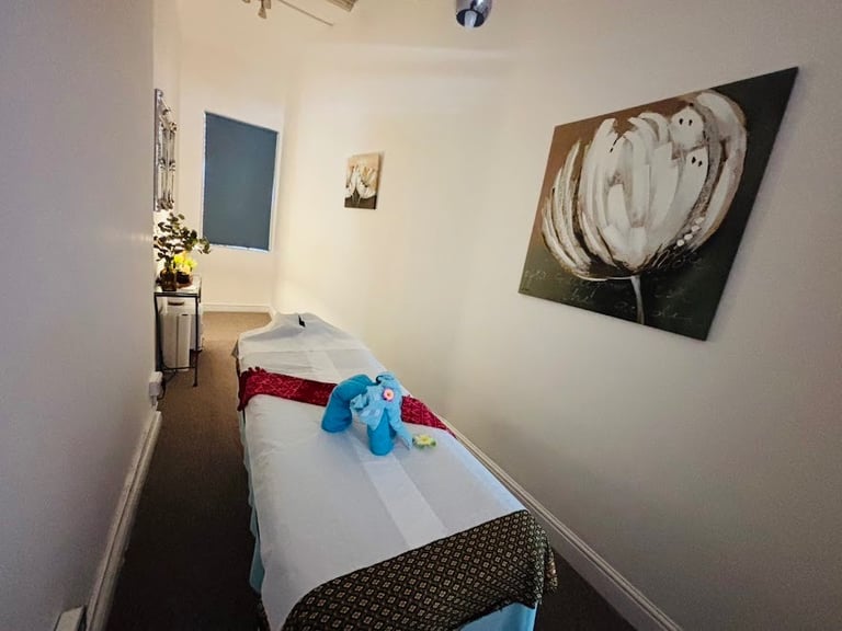 Highgate Beauty room for Thai massage, beautician, aesthetician. Doctor , 