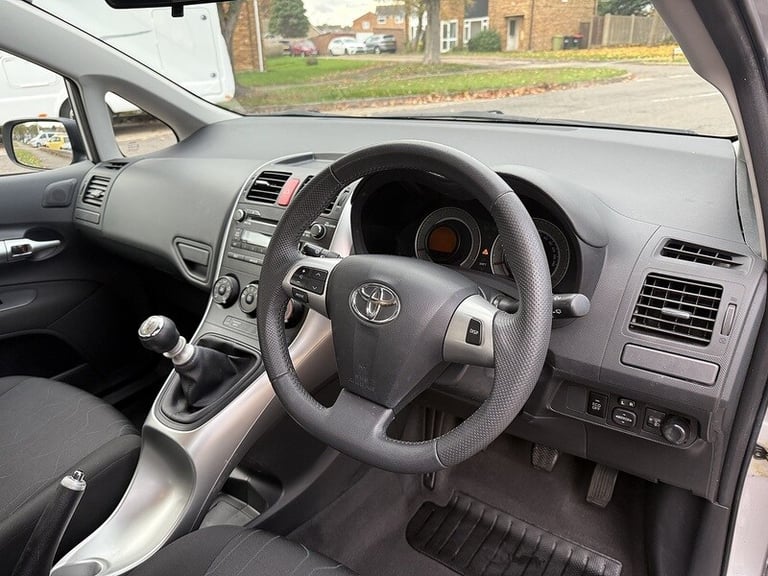 2010 Toyota Auris VVT-i T2 Hatchback Petrol Manual