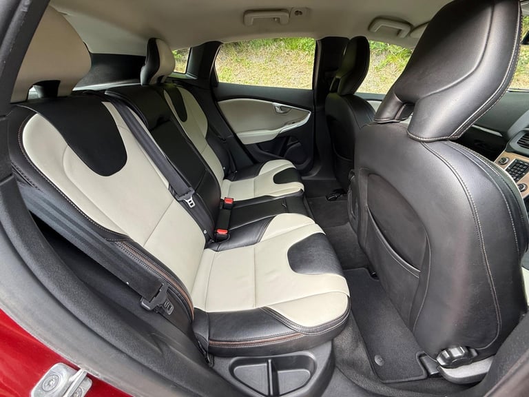 2014 Volvo V40 Cross Country 1.6 D2 Lux Powershift Euro 5 (s/s) 5dr HATCHBACK Diesel Automatic