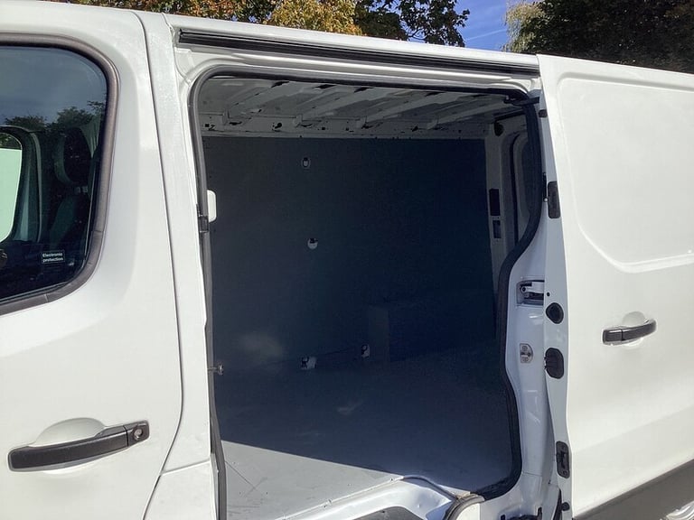 2023 Renault Trafic dCi Blue LL30 Business+ LWB L/R Euro 6 LWB Panel Van Diesel Manual