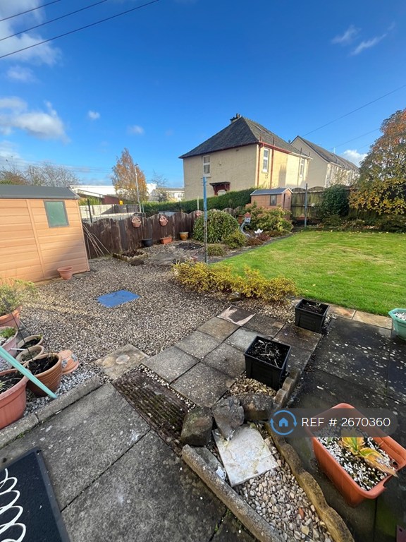 2 bedroom flat in Fulton Street, Glasgow, G13 (2 bed) (#2670360)