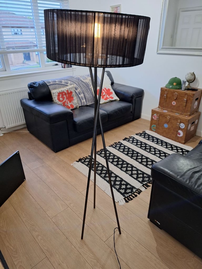 Metal tube style dtanding lamp