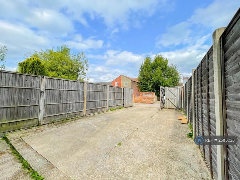 5 bedroom house in Milton Road, Southampton, SO15 (5 bed) (#2683023)