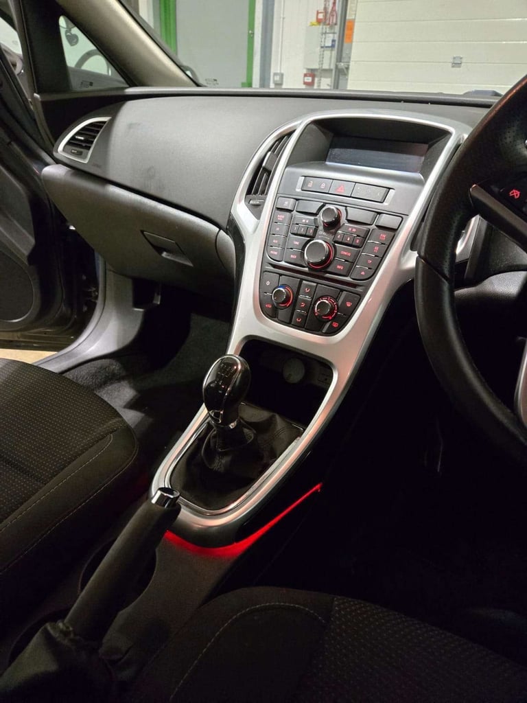 Vauxhall, ASTRA, Hatchback, 2015, Manual, 1398 (cc), 5 doors