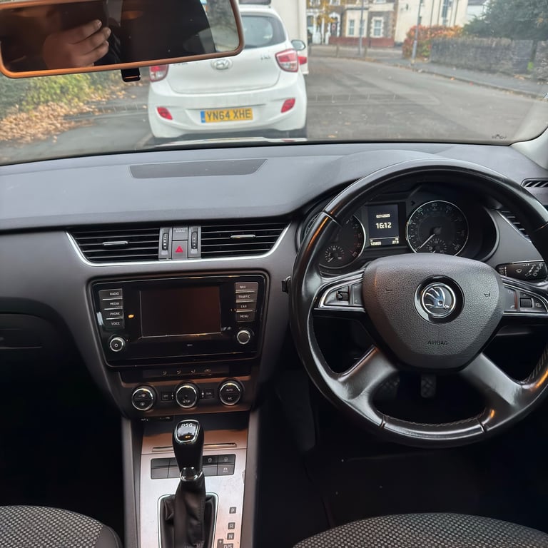 Skoda, OCTAVIA, Hatchback, 2014, Semi-Auto, 1968 (cc), 5 doors