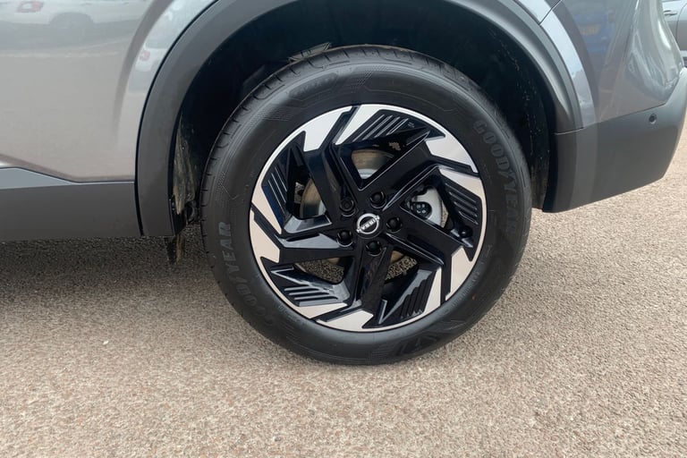 2025 Nissan Qashqai 1.5 E-Power N-Connecta [Glass Roof] 5dr Auto Hatchback Hybrid Automatic
