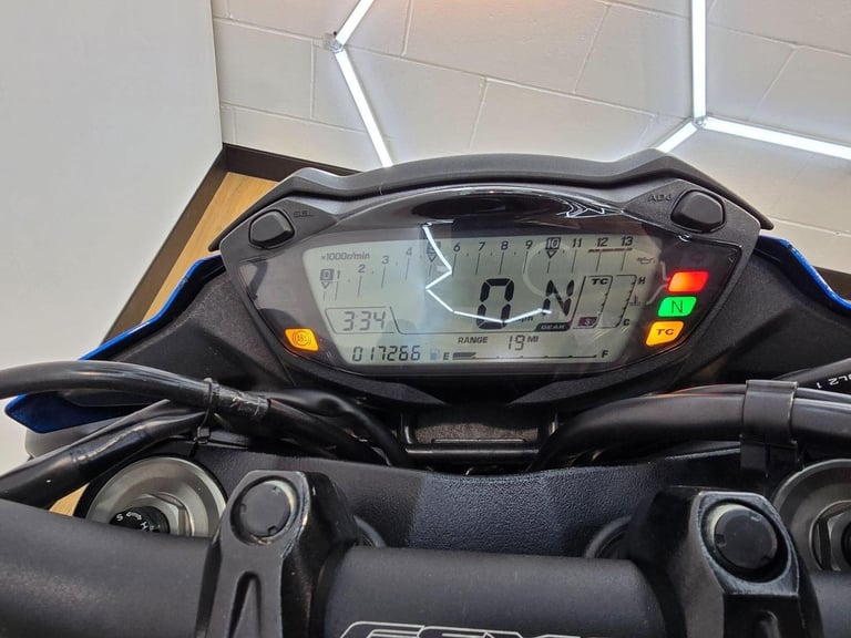 Suzuki GSX-S750 Blue 2020 - Heated Grips, R&G Bungs, R&G Tail Tidy