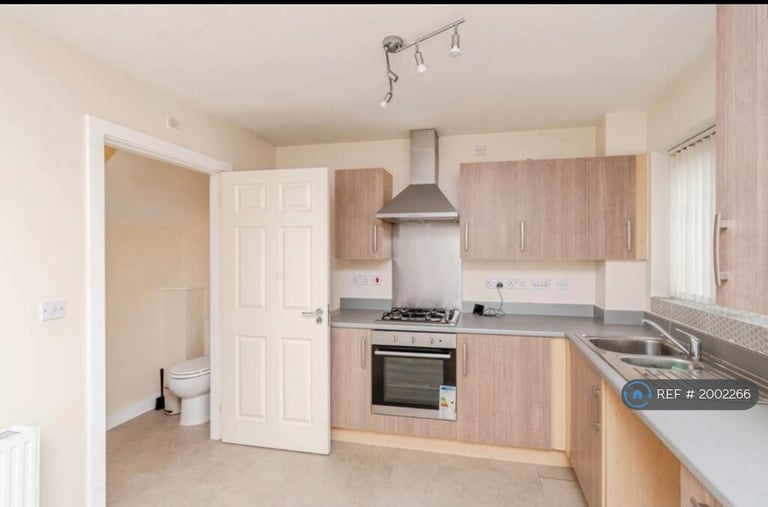 3 bedroom house in Goscote Lane, Walsall, WS3 (3 bed) (#2002266)